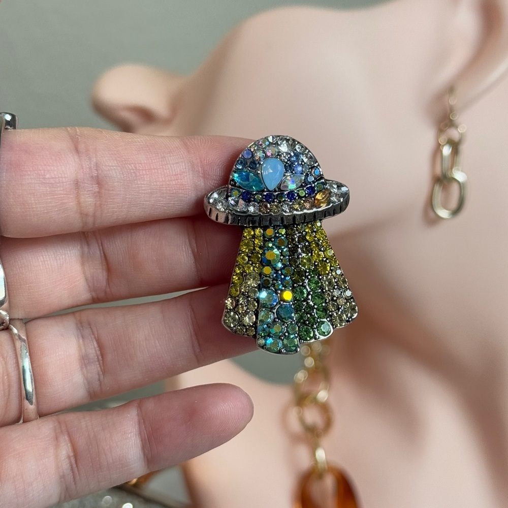 Colorful Crystal UFO Brooch - Picture 8 of 9